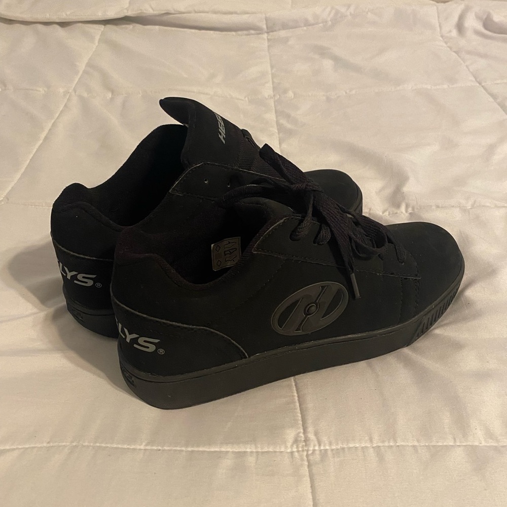 Black size 9 Heelys with original warner label